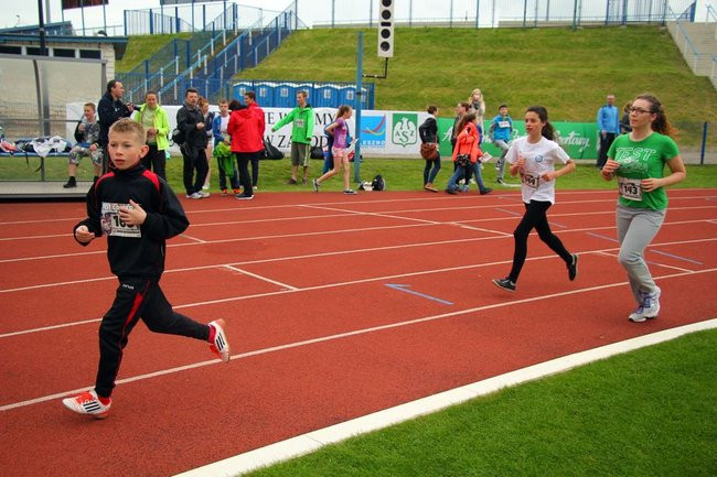 Test Coopera od rana na stadionie (zdjęcia, dźwięk i wideo)