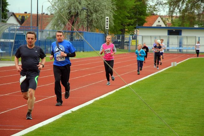 Test Coopera od rana na stadionie (zdjęcia, dźwięk i wideo)