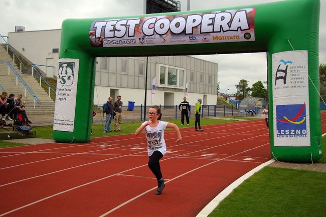 Test Coopera od rana na stadionie (zdjęcia, dźwięk i wideo)