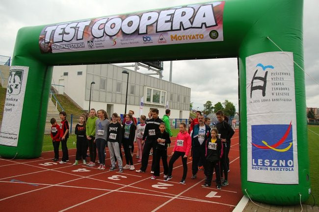 Test Coopera od rana na stadionie (zdjęcia, dźwięk i wideo)