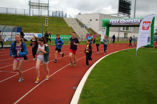 Test Coopera od rana na stadionie (zdjęcia, dźwięk i wideo)