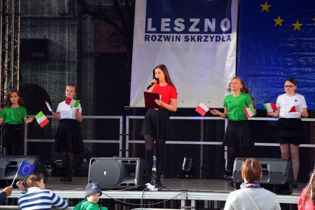 Rynek rozświetlony laserami (zdjęcia, dźwięk i wideo)