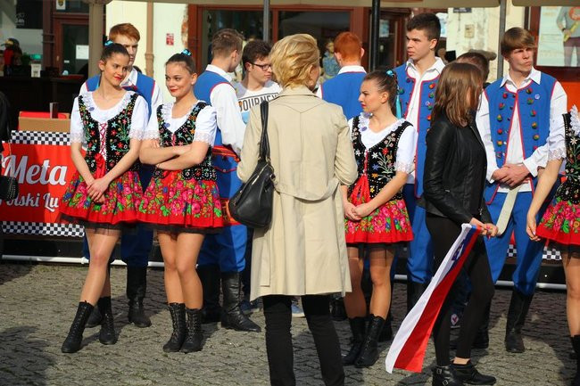 Rynek rozświetlony laserami (zdjęcia, dźwięk i wideo)
