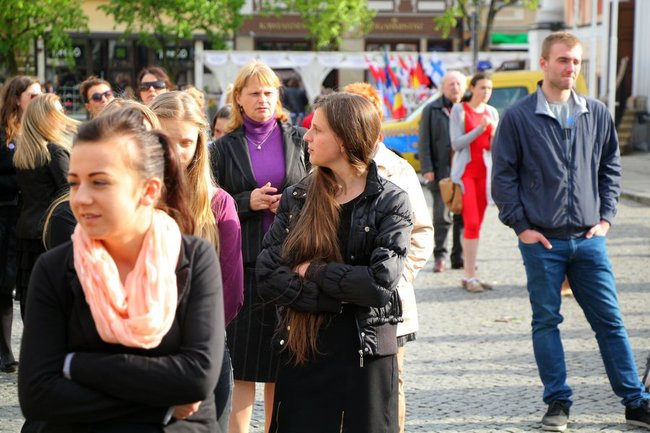 Rynek rozświetlony laserami (zdjęcia, dźwięk i wideo)