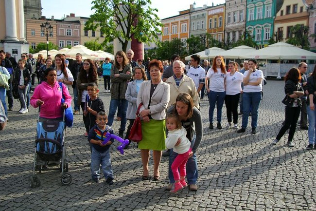 Rynek rozświetlony laserami (zdjęcia, dźwięk i wideo)
