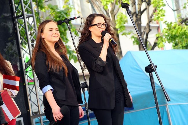 Rynek rozświetlony laserami (zdjęcia, dźwięk i wideo)