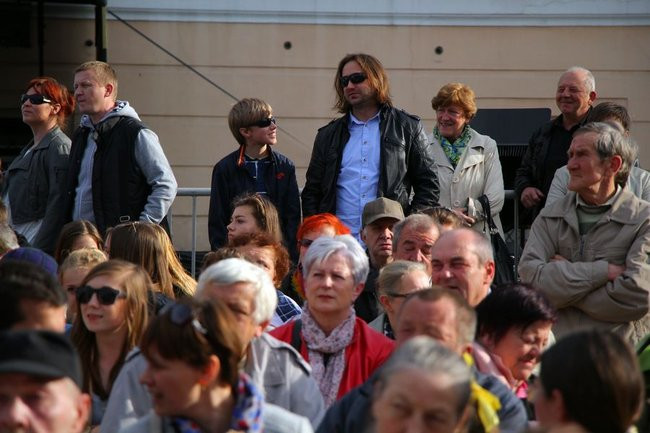 Rynek rozświetlony laserami (zdjęcia, dźwięk i wideo)