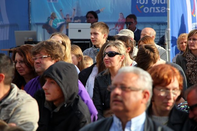 Rynek rozświetlony laserami (zdjęcia, dźwięk i wideo)