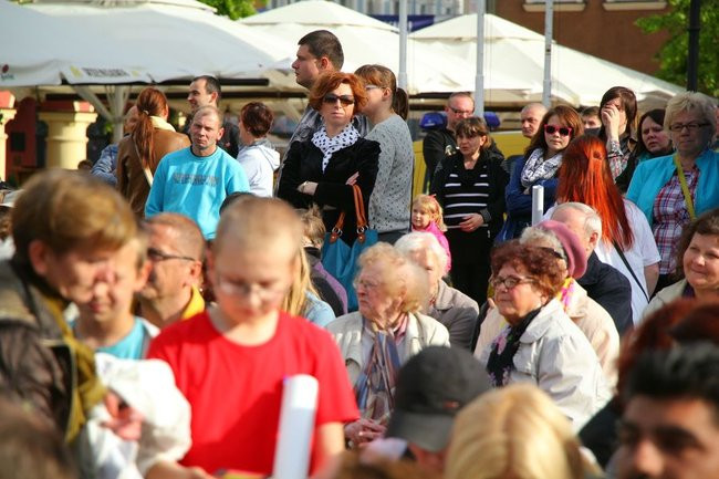 Rynek rozświetlony laserami (zdjęcia, dźwięk i wideo)