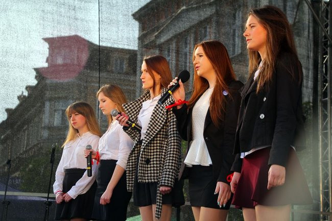 Rynek rozświetlony laserami (zdjęcia, dźwięk i wideo)