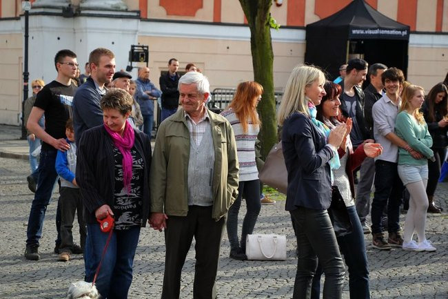 Rynek rozświetlony laserami (zdjęcia, dźwięk i wideo)