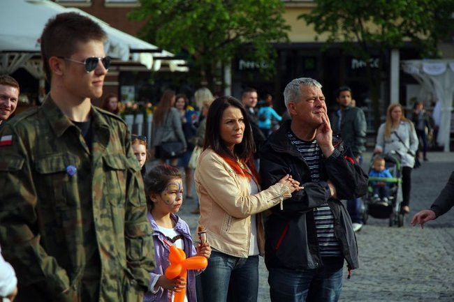 Rynek rozświetlony laserami (zdjęcia, dźwięk i wideo)