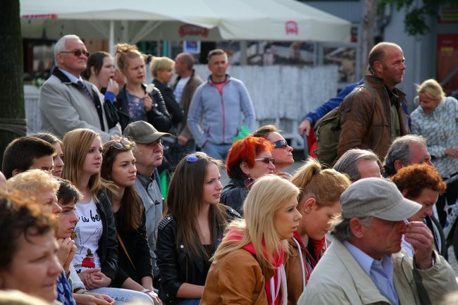 Rynek rozświetlony laserami (zdjęcia, dźwięk i wideo)