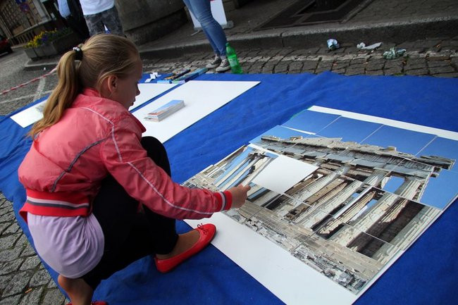 Rynek rozświetlony laserami (zdjęcia, dźwięk i wideo)
