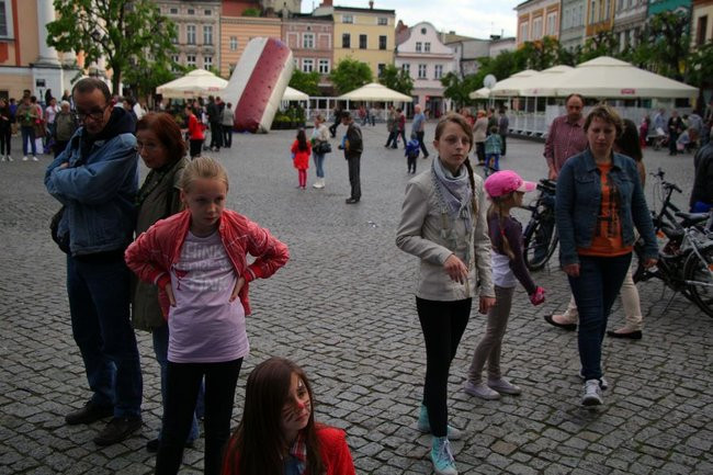 Rynek rozświetlony laserami (zdjęcia, dźwięk i wideo)
