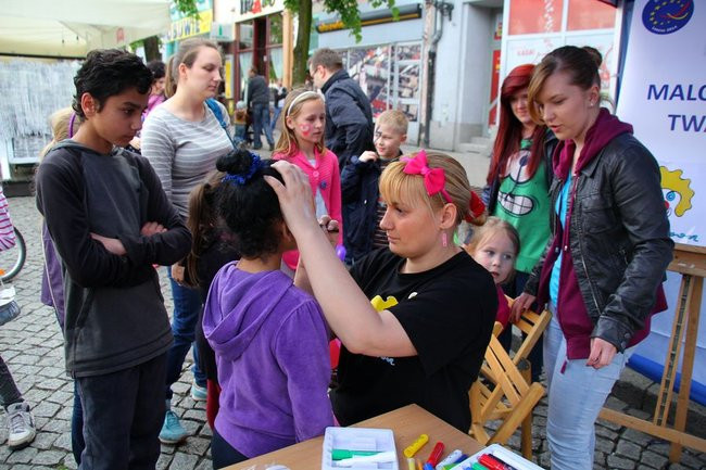 Rynek rozświetlony laserami (zdjęcia, dźwięk i wideo)