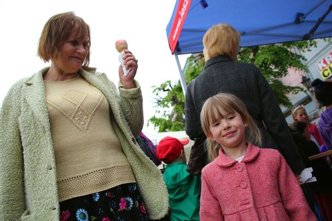 Rynek rozświetlony laserami (zdjęcia, dźwięk i wideo)