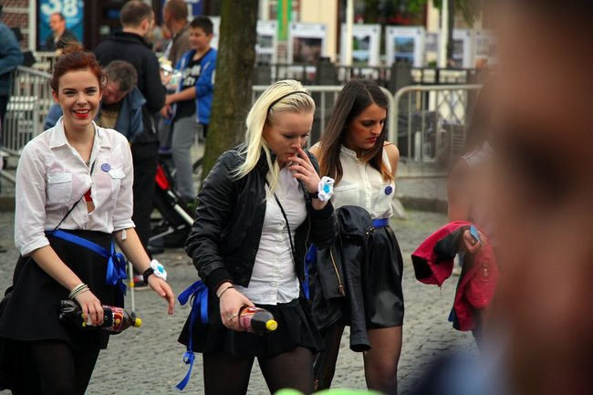 Rynek rozświetlony laserami (zdjęcia, dźwięk i wideo)