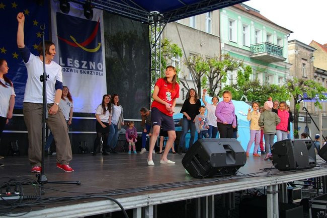 Rynek rozświetlony laserami (zdjęcia, dźwięk i wideo)