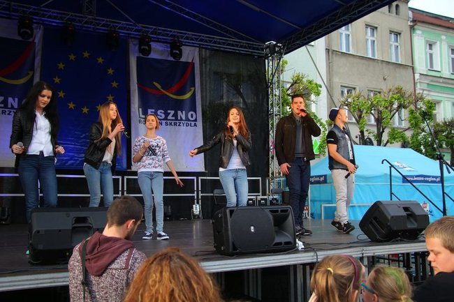 Rynek rozświetlony laserami (zdjęcia, dźwięk i wideo)