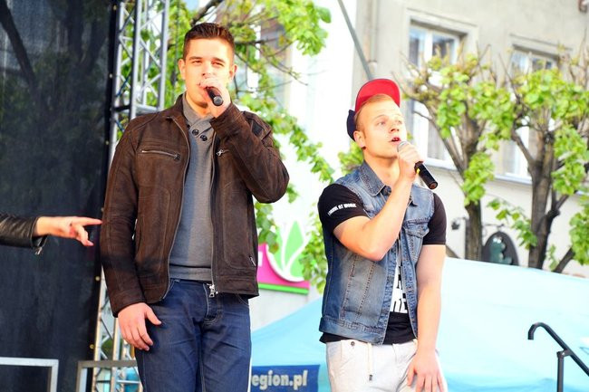 Rynek rozświetlony laserami (zdjęcia, dźwięk i wideo)