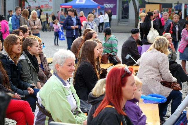 Rynek rozświetlony laserami (zdjęcia, dźwięk i wideo)