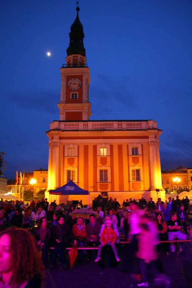 Rynek rozświetlony laserami (zdjęcia, dźwięk i wideo)