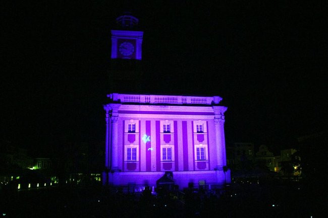 Rynek rozświetlony laserami (zdjęcia, dźwięk i wideo)