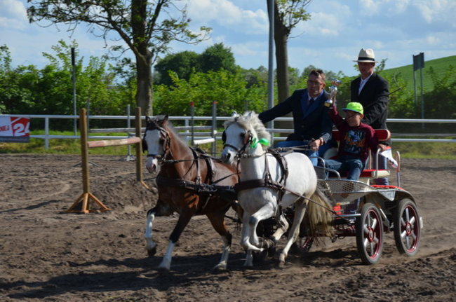Rozdano puchary w Jeziorkach (zdjęcia)
