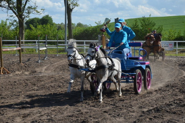 Rozdano puchary w Jeziorkach (zdjęcia)