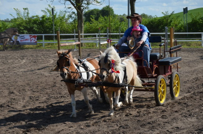 Rozdano puchary w Jeziorkach (zdjęcia)