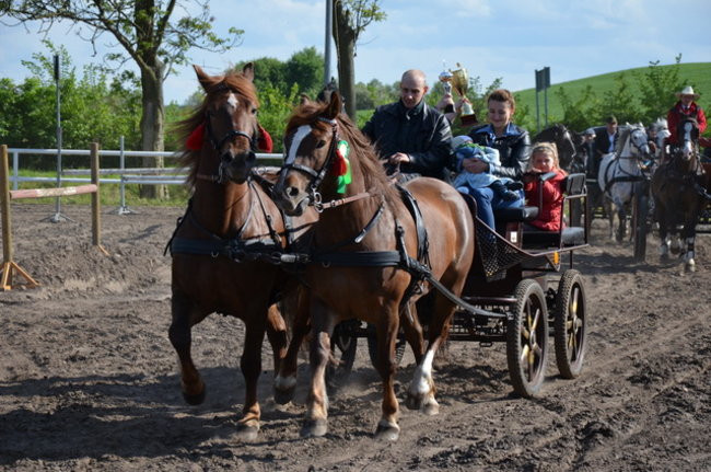 Rozdano puchary w Jeziorkach (zdjęcia)