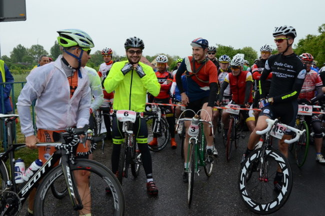 Jechali mimo deszczu (zdjęcia)