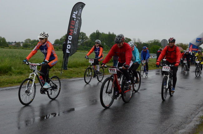 Jechali mimo deszczu (zdjęcia)