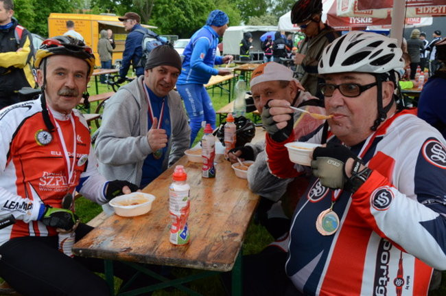 Jechali mimo deszczu (zdjęcia)