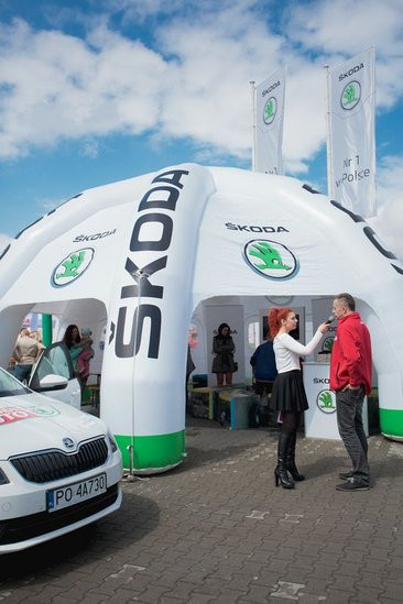 Dostali samochody z pełnym bakiem (zdjęcia)