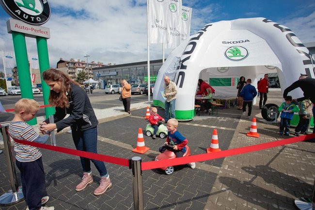 Dostali samochody z pełnym bakiem (zdjęcia)