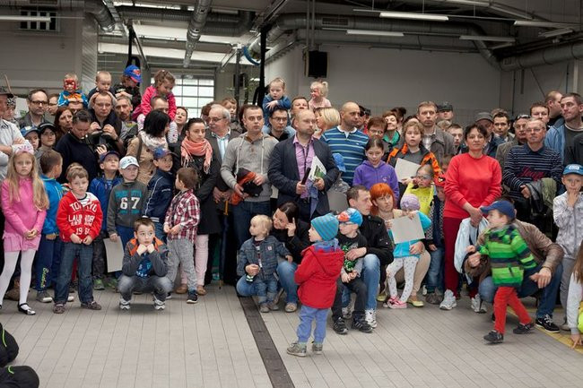 Dostali samochody z pełnym bakiem (zdjęcia)