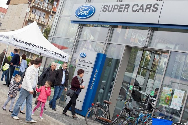 Dostali samochody z pełnym bakiem (zdjęcia)