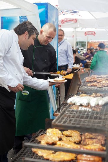 Dostali samochody z pełnym bakiem (zdjęcia)