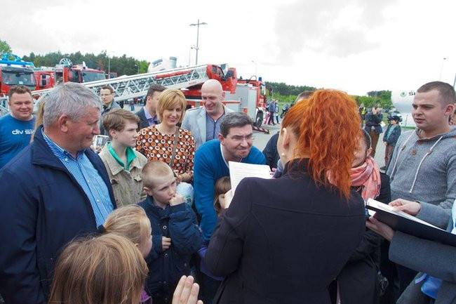 Dostali samochody z pełnym bakiem (zdjęcia)