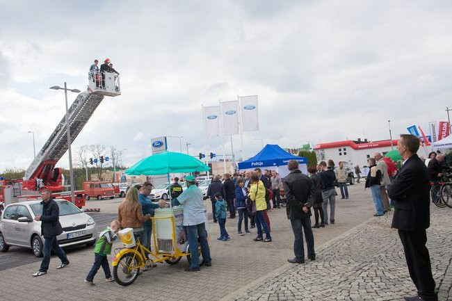 Dostali samochody z pełnym bakiem (zdjęcia)