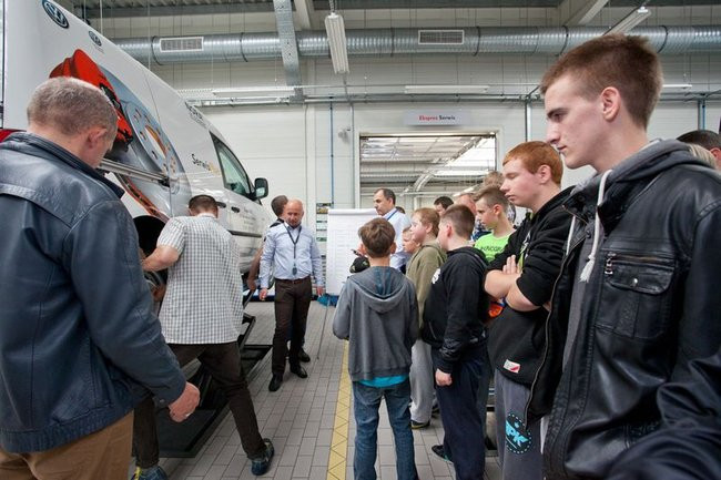 Dostali samochody z pełnym bakiem (zdjęcia)