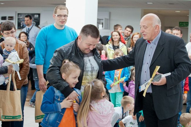 Dostali samochody z pełnym bakiem (zdjęcia)