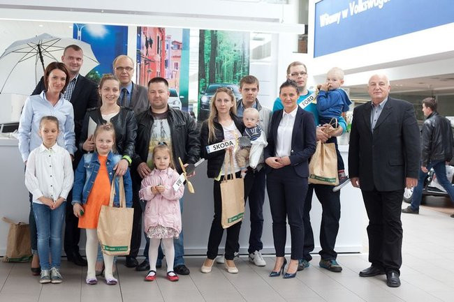 Dostali samochody z pełnym bakiem (zdjęcia)