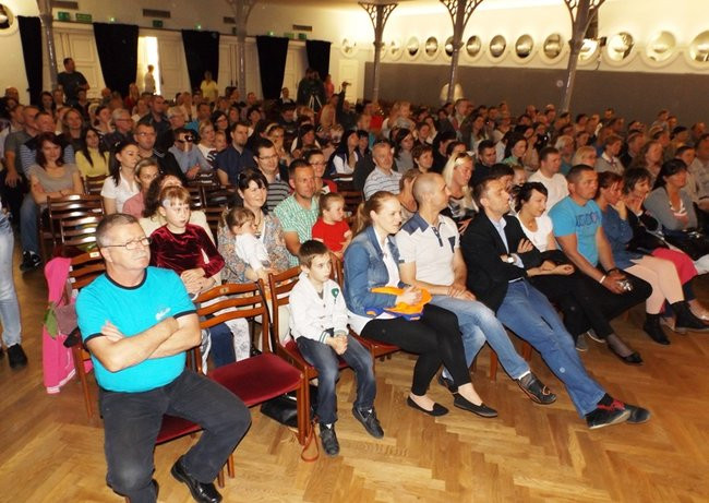 Przedszkolaki zatańczyły dla rodziców (zdjęcia)