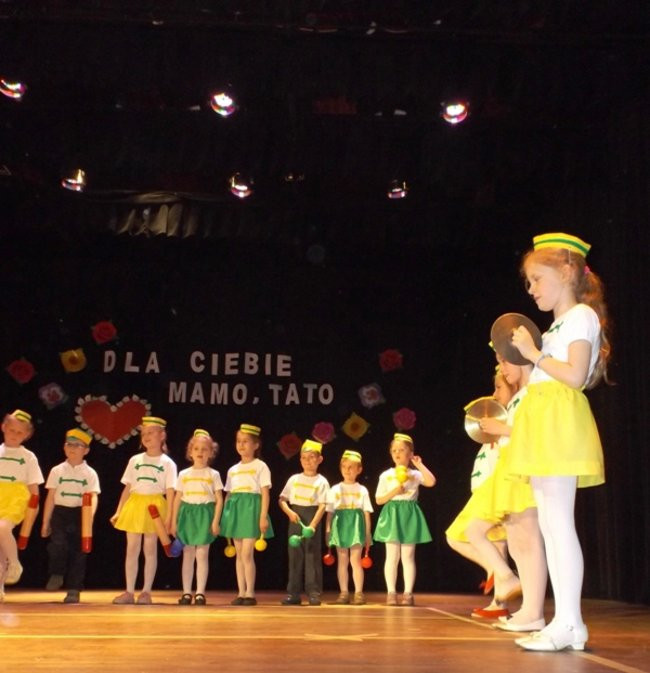 Przedszkolaki zatańczyły dla rodziców (zdjęcia)