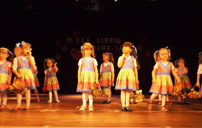 Przedszkolaki zatańczyły dla rodziców (zdjęcia)
