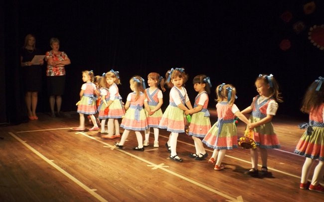 Przedszkolaki zatańczyły dla rodziców (zdjęcia)