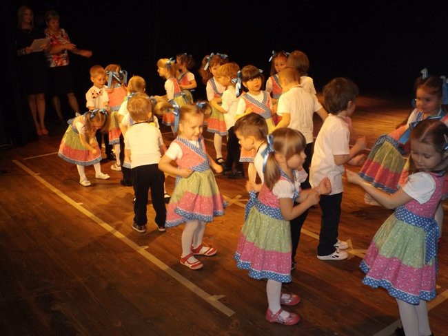 Przedszkolaki zatańczyły dla rodziców (zdjęcia)